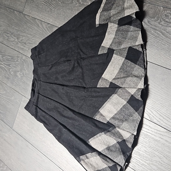 Dresses & Skirts - Vintage black plaid wool skirt